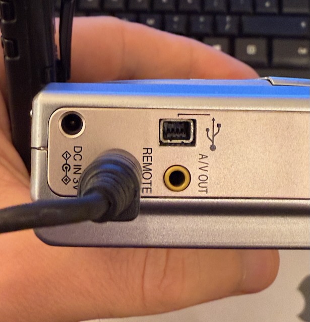 Finepix 40i USB connector